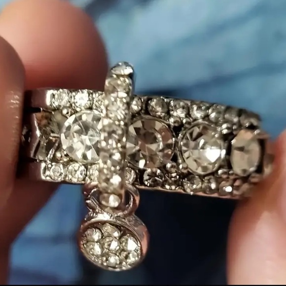 Silver color dangle ring - Picture 3 of 4